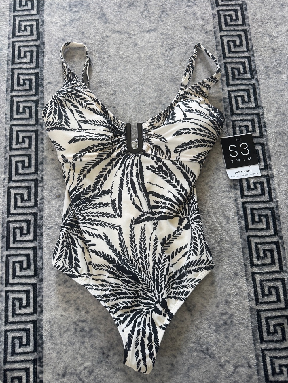 Black & White Palm-Print  S3 swim women’s One-Piece Swimsuit medium nwt